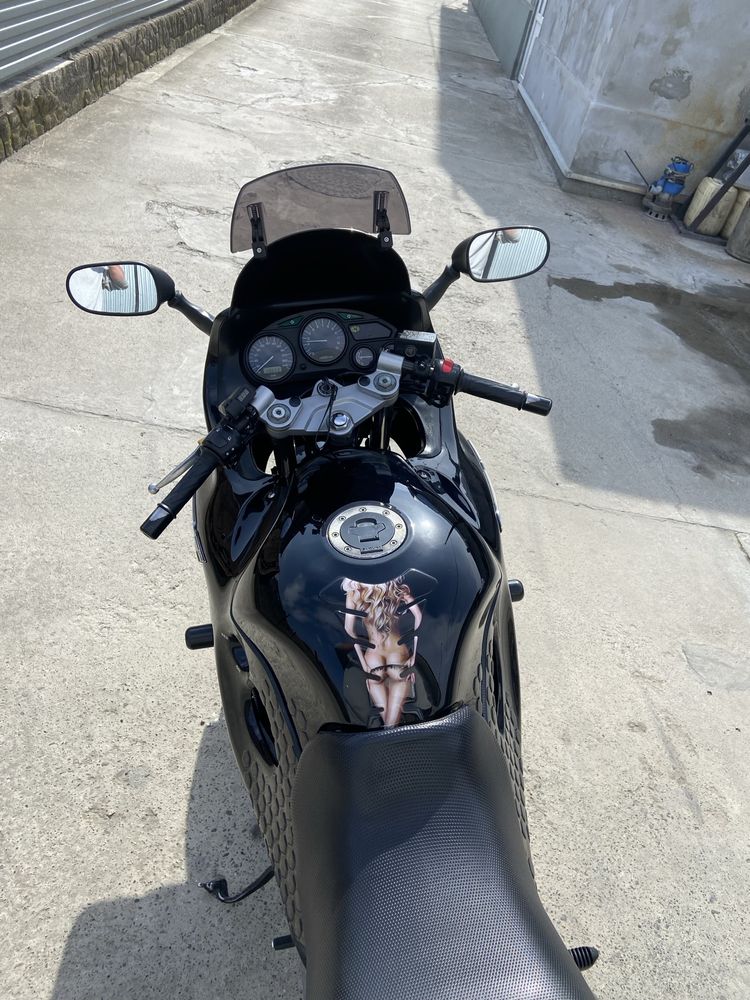 Мотоцикл Suzuki GSXF 600 на доках