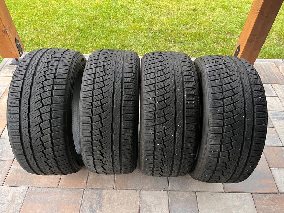 Opony zimowe 235 45 R17 super stan, Siemiany