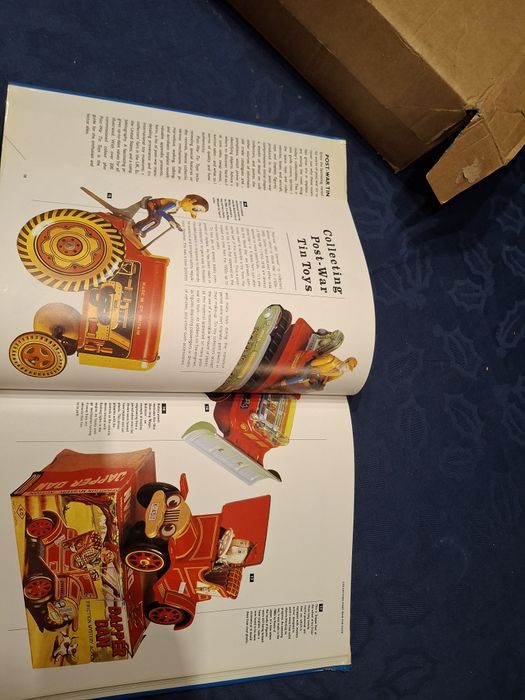 Livro brinquedos tin toys