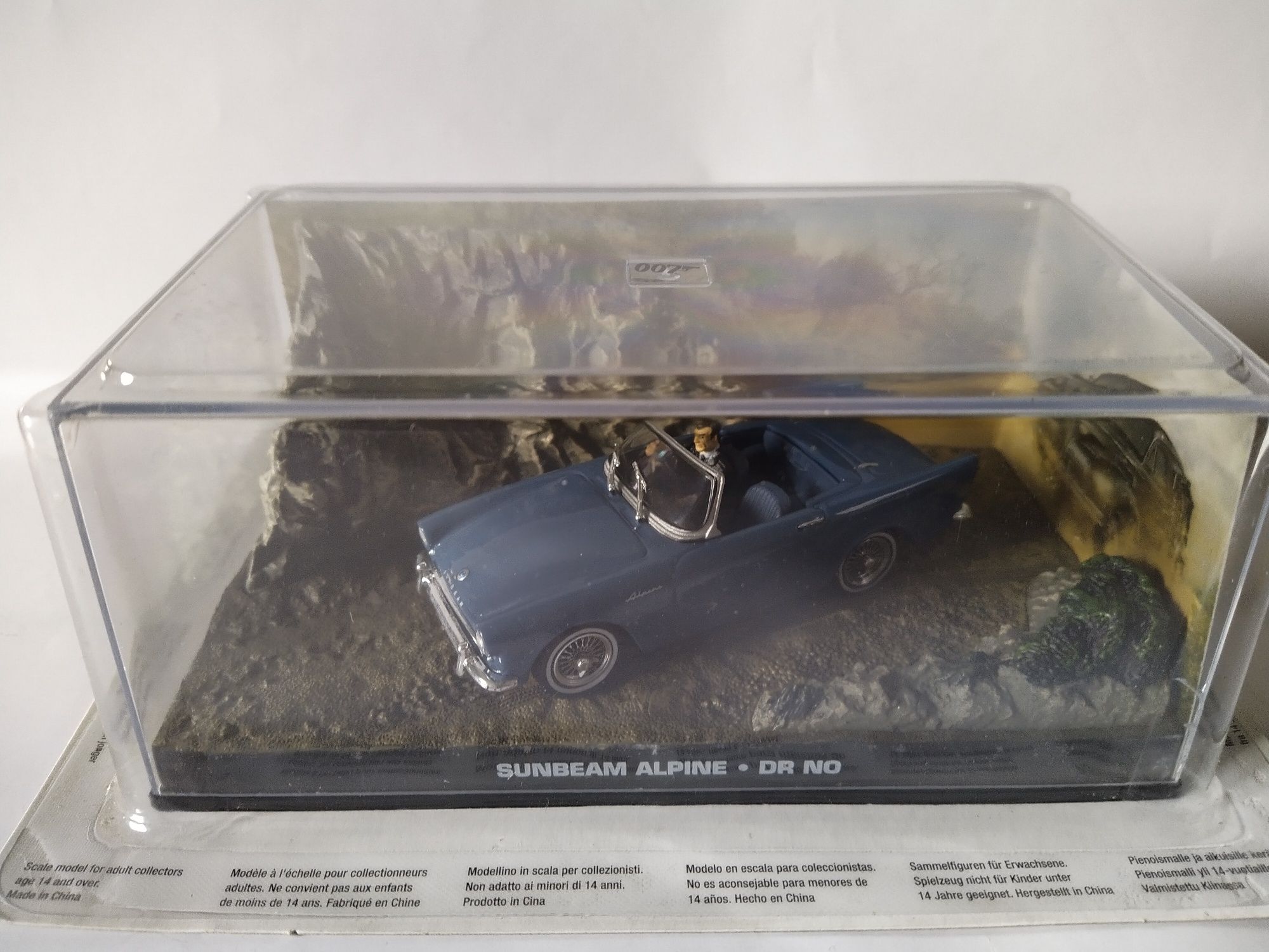 Sunbeam Alpine wersja z figurkami Eaglemoss  Bond  Skala 1:43