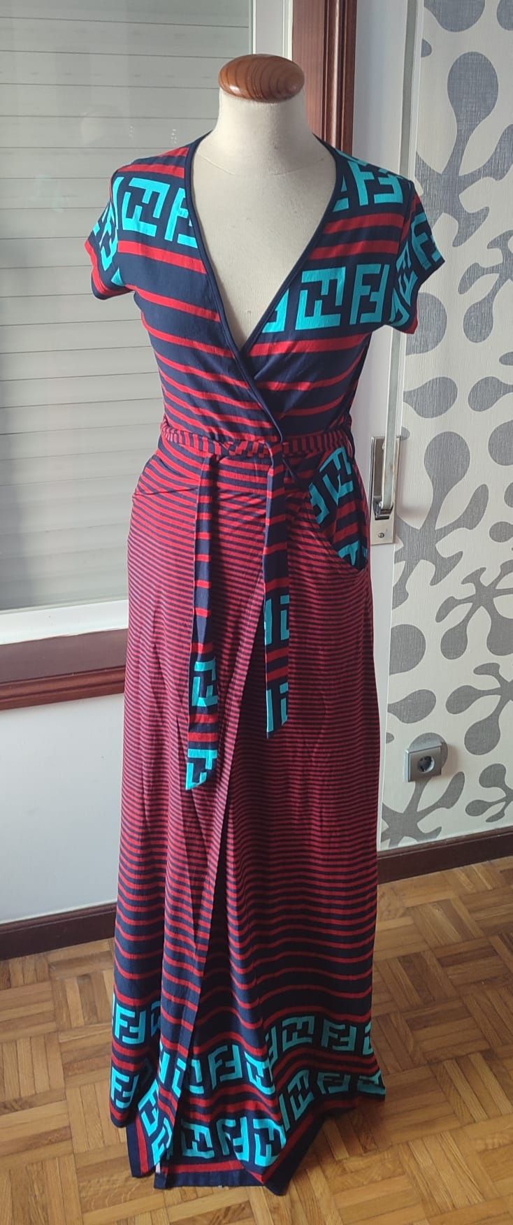 Vestidos Mix Virage, Azul e Vermelho - Novos

- Azul (S - L e XL)
- Ve
