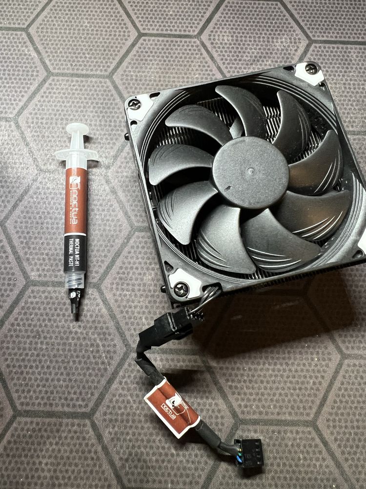 Obudowa "Gorilla custom" z chłodnicą noctua nh-L9i i nf-a12x15