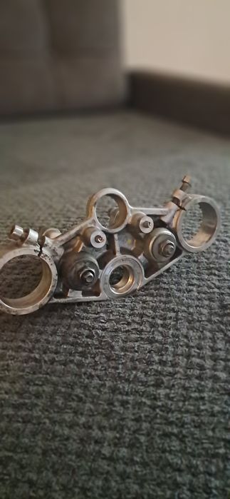 Półka dolna Triumph Street Triple 675