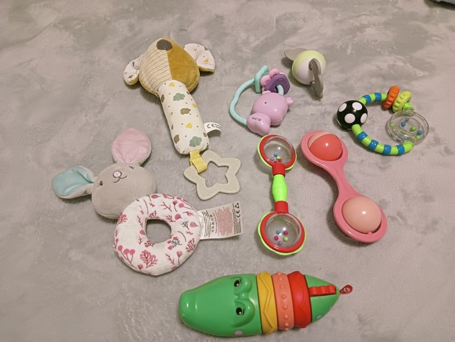 Grzechotki zabawki niemowlęce krokodyl Fisher price zestaw 8 sztuk