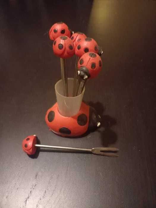 Suporte e Conjunto 6 Garfos - Modelo Joaninhas