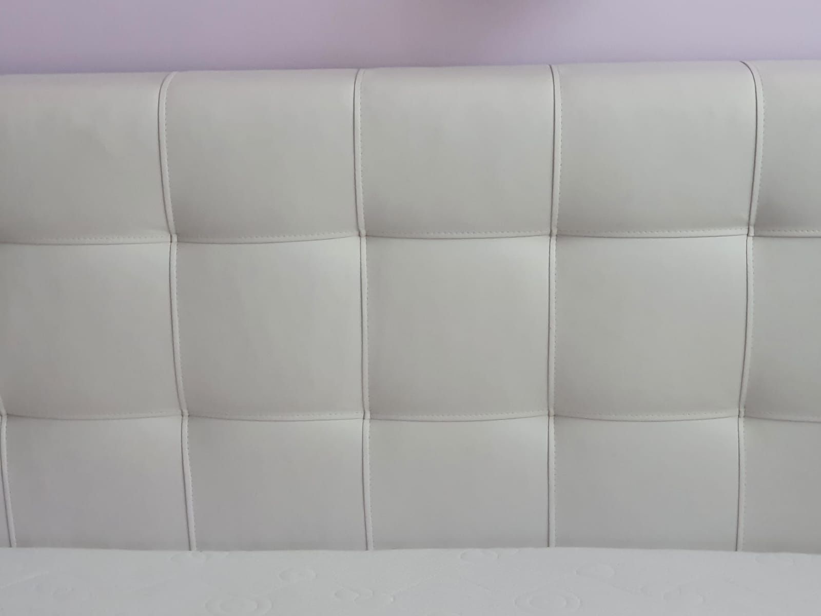 Łóżko białe ze stelażem 160x200 cm + materac