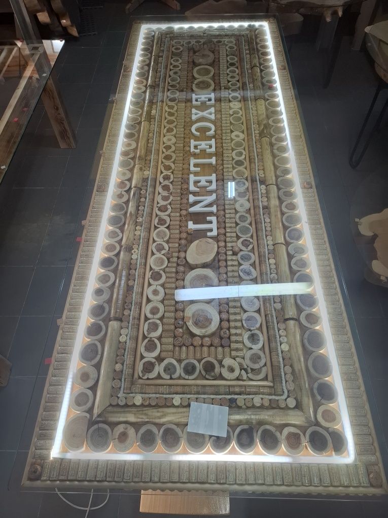 Mesa Única de Rolhas e Rodelas de Madeira C/Led