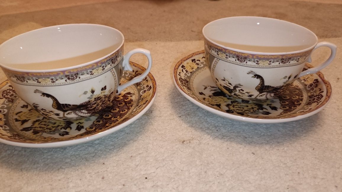 Dwie filiżanki z porcelany