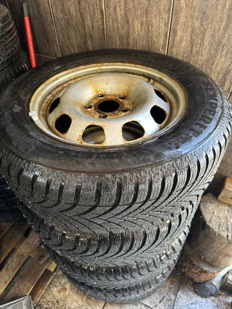 Opony Zimowe 215/65 R16 na felgach 5x114.3