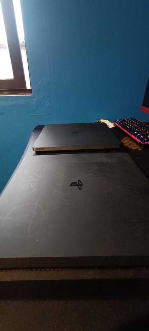 2 Playstation 4, para peças ou arranjo