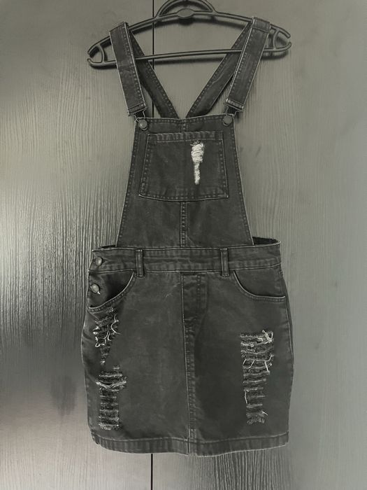 Czarna sukienka spódnica ogrodniczki na szelkach, Mohito, rozmiar S/36