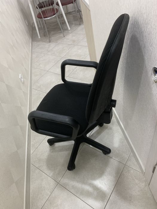 Офісний стул офісне кресло