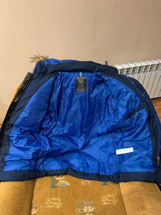 Зимняя куртка с опушкой