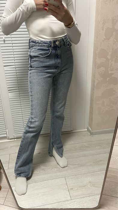 Джинси з розрізами знизу