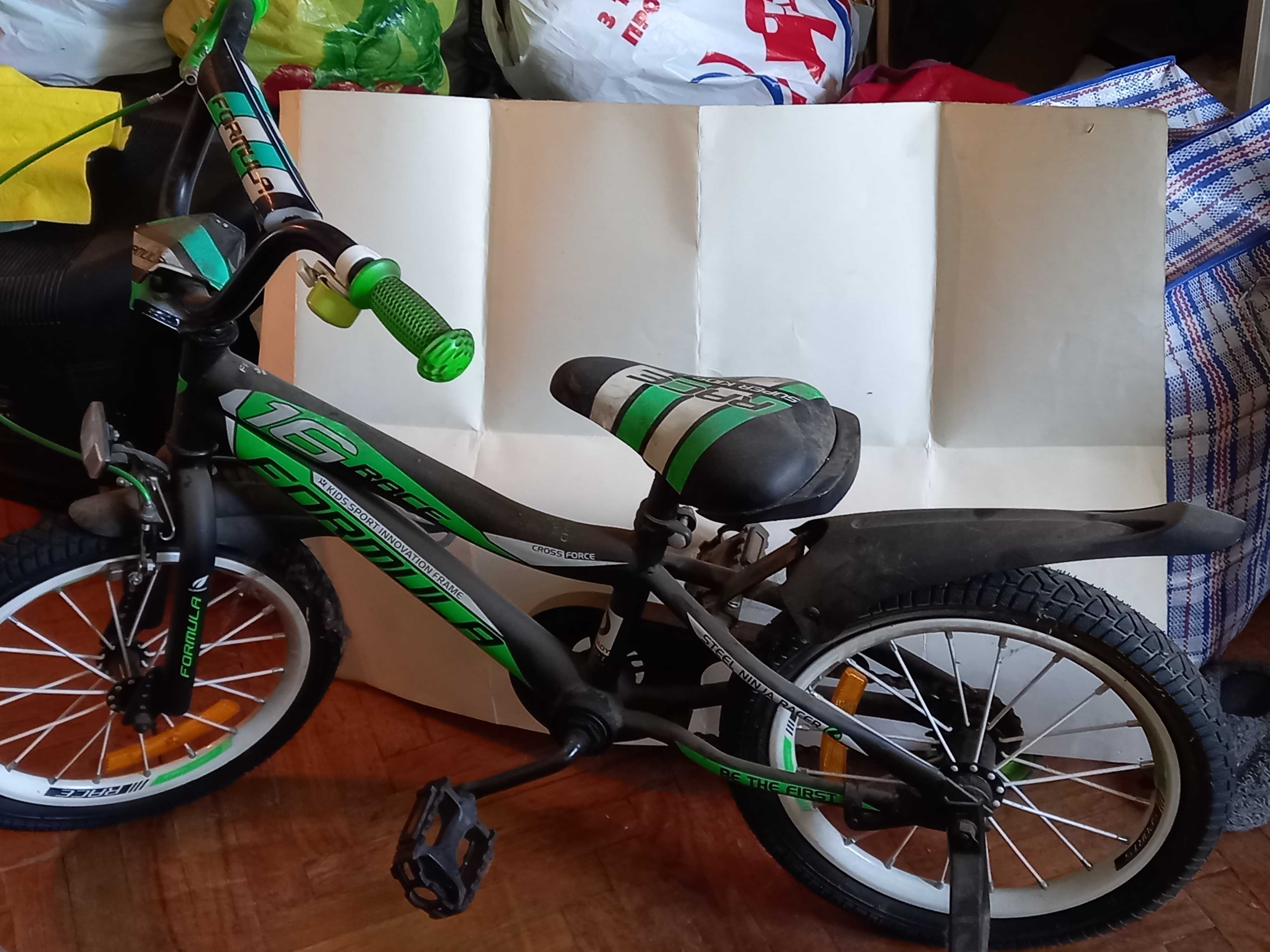 Велосипеди - зелений та померанчевий