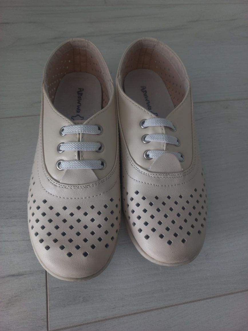 Buty dziewczęce roz 32 beżowe sandałki ażur