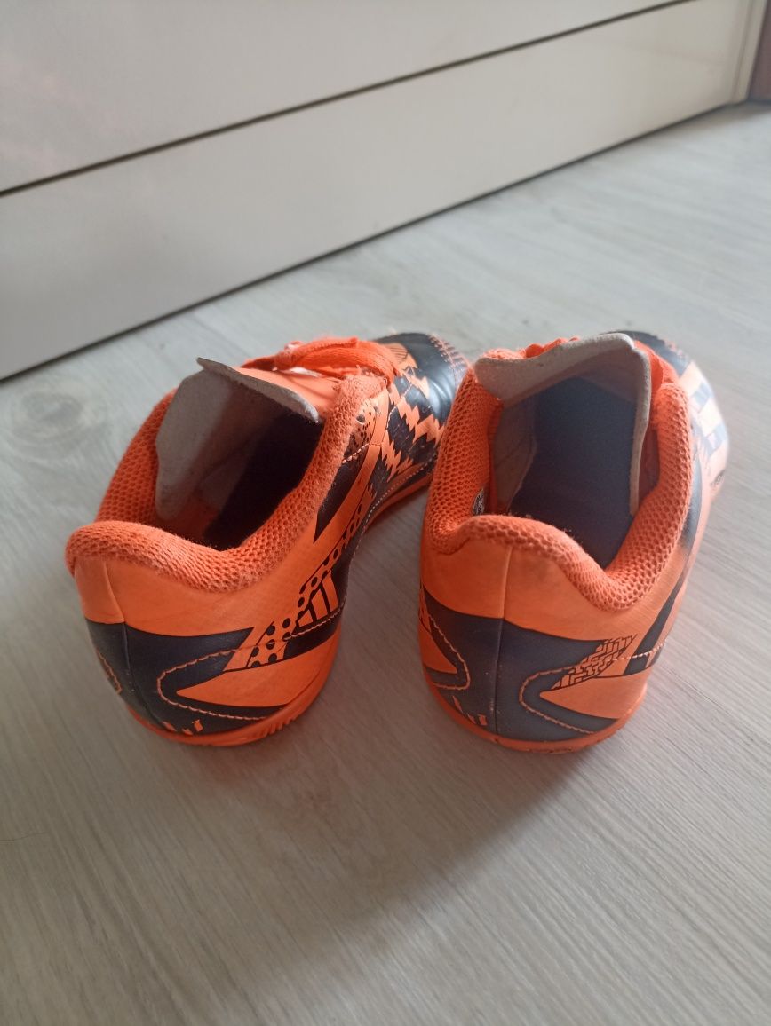 Chuteiras Adidas 31