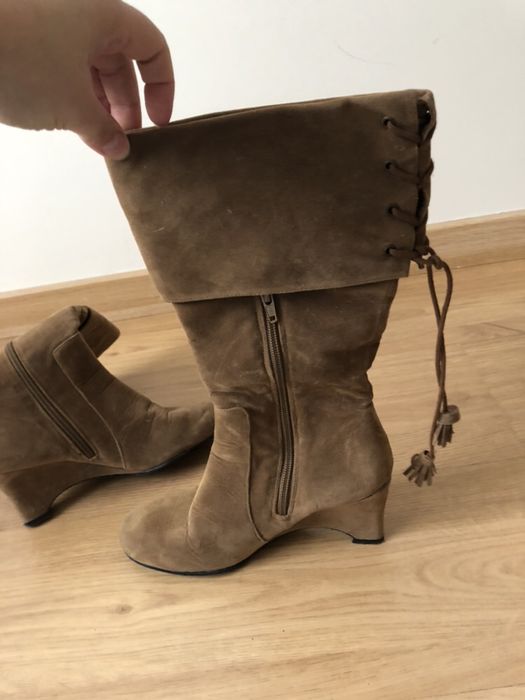 Botas altas de cor castanha