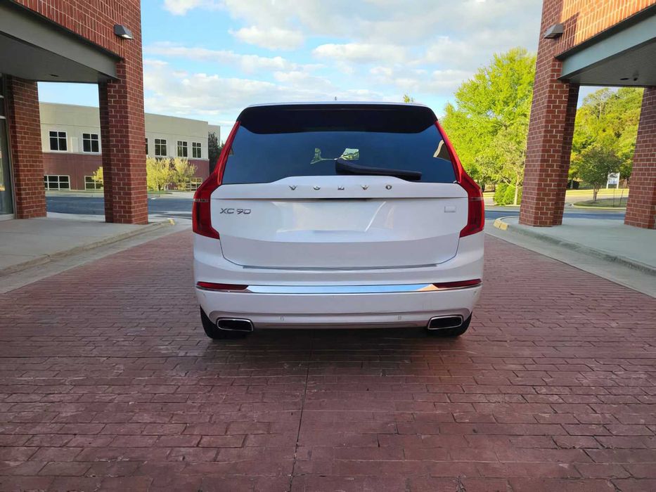 Volvo XC90      2021