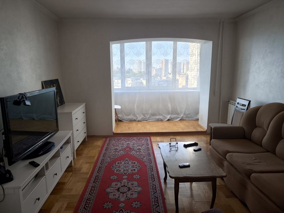 Продам 3 Бровари Грушевського