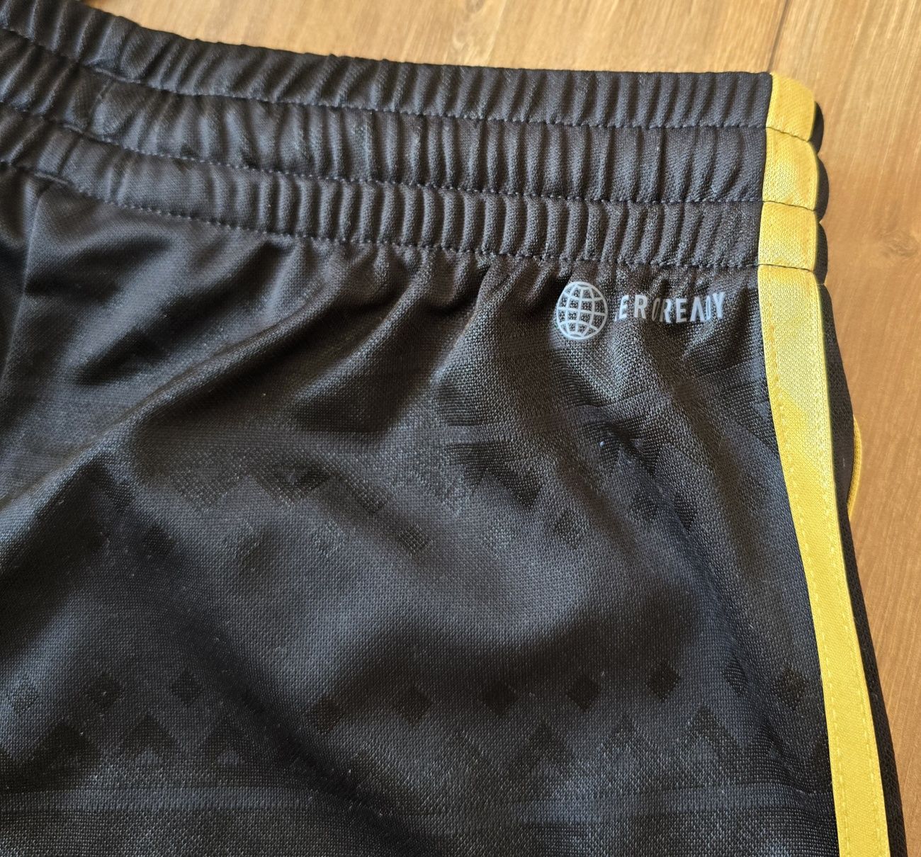 Nowe oryginalne spodenki Adidas Salah Junior - Czarne roz 152