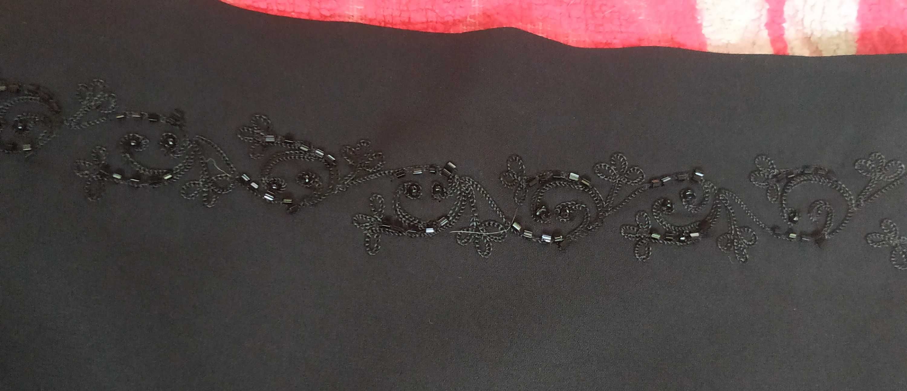 Czarna krótka spódnica z haftem , rozmiar XL