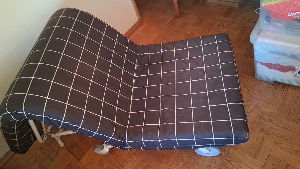 Sofá cama com rodinhas