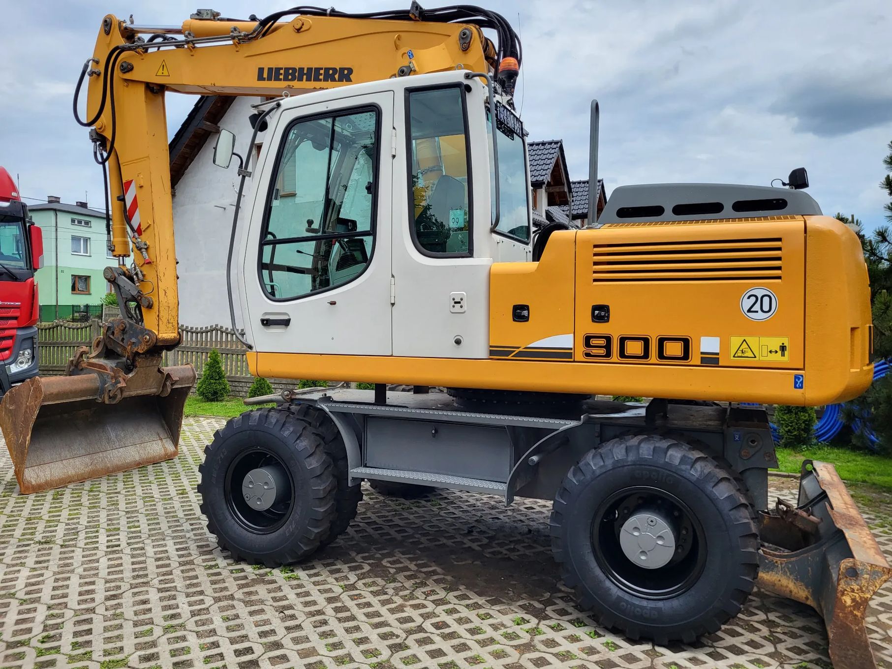 Liebherr A900C  Centralne smarowanie, nowe opony