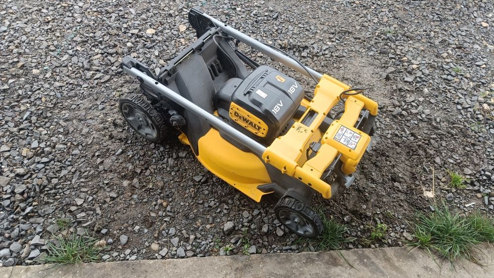 Dewalt kosiarka akumulatorowa z napędem 2X18V DCMWSP156N
