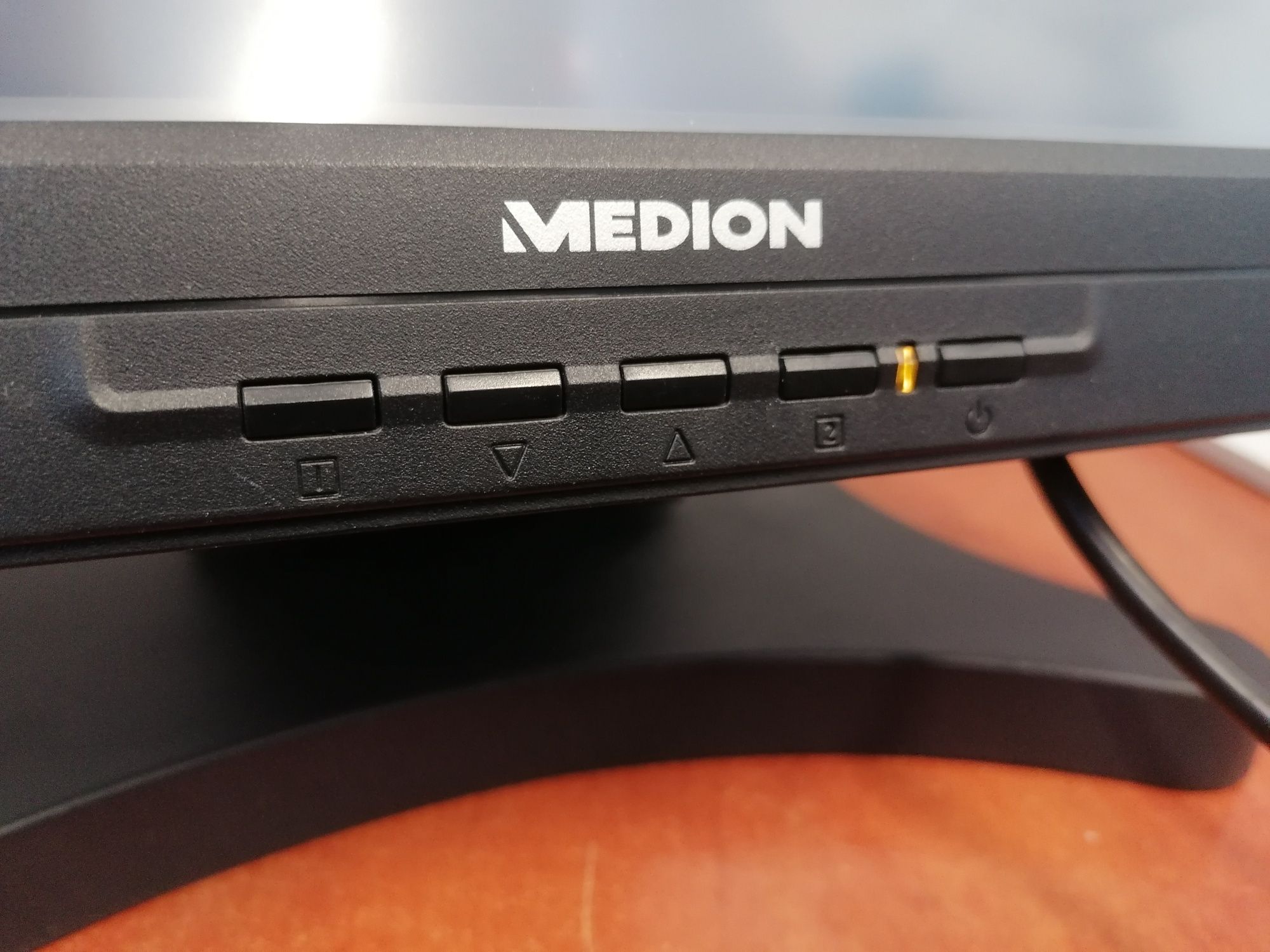Monitor sklepowy dotykowy