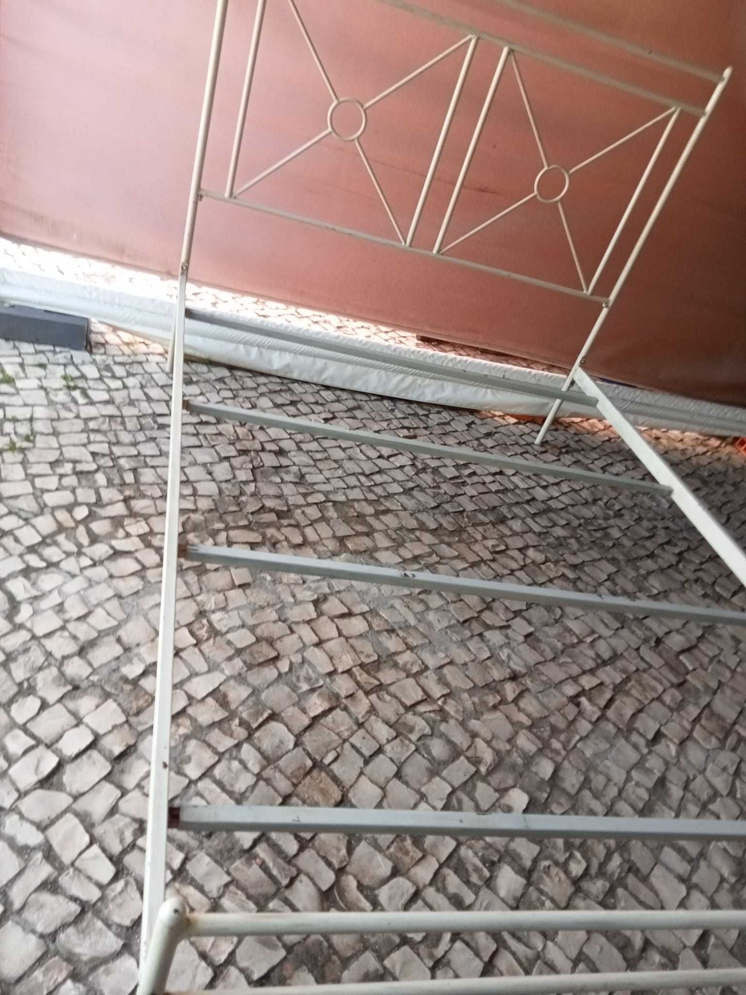 Cama ferro pintado
