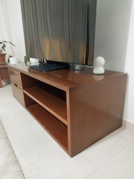 Aparador de TV com 2 gavetas