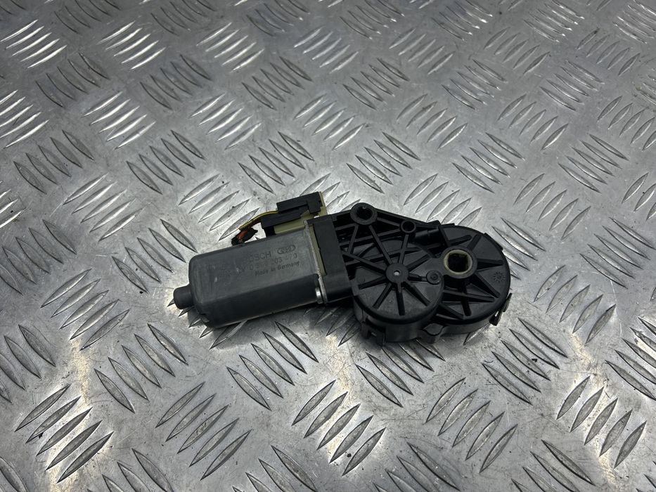 Моторчик регулировки наклона спинки сиденья правый 5N0959762A для Audi