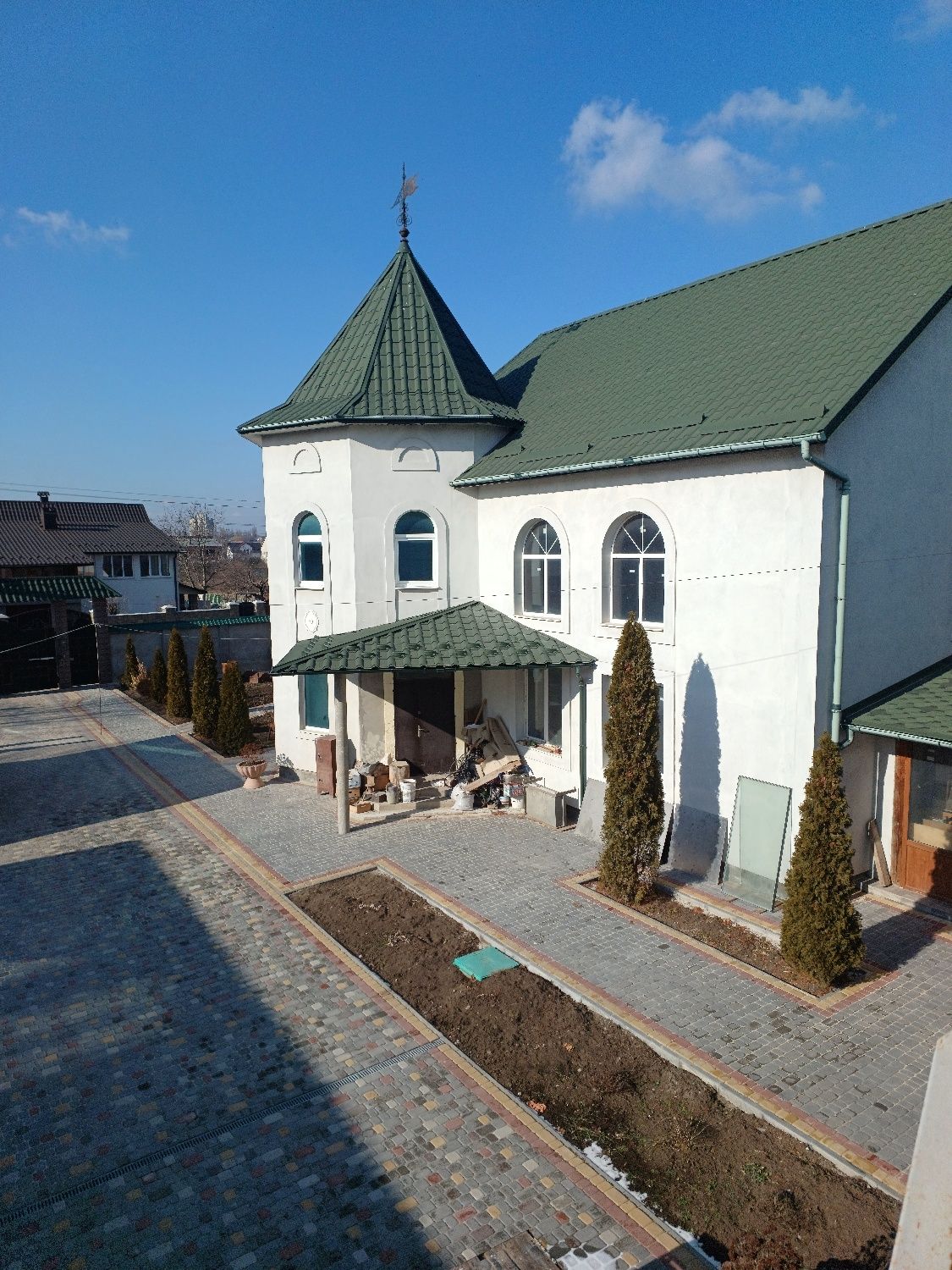 Продам два будинка на одному подвір'ї