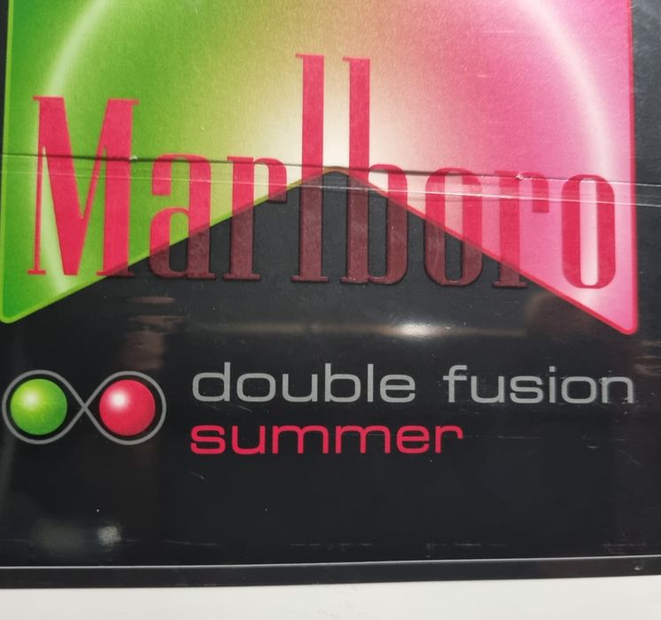 Pudełko kolekcjonerskie Marlboro wraz z zawartością