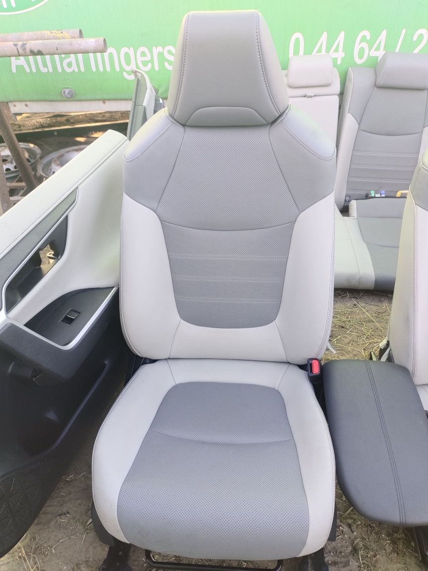 RAV-4  2023р сидіння автосидіння карти  світло сіра шкіра
