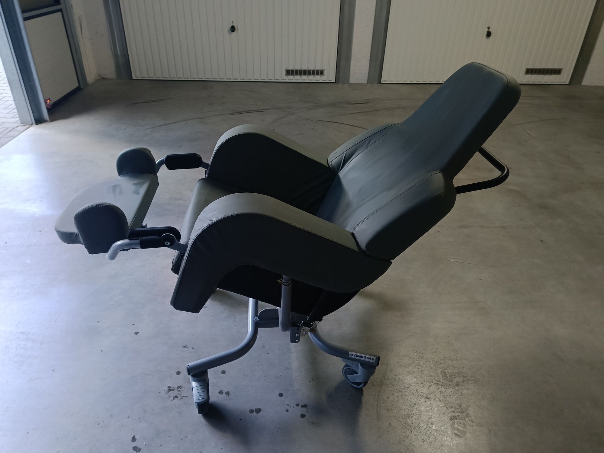 Wózek, fotel specjalny pielęgnacyjny ALTITUDE Vermeiren