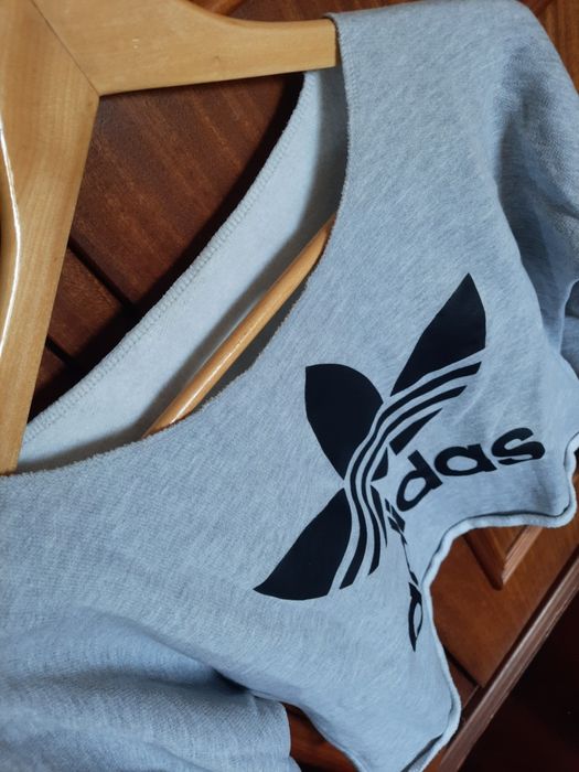 Camisola cinzenta croptop cardada