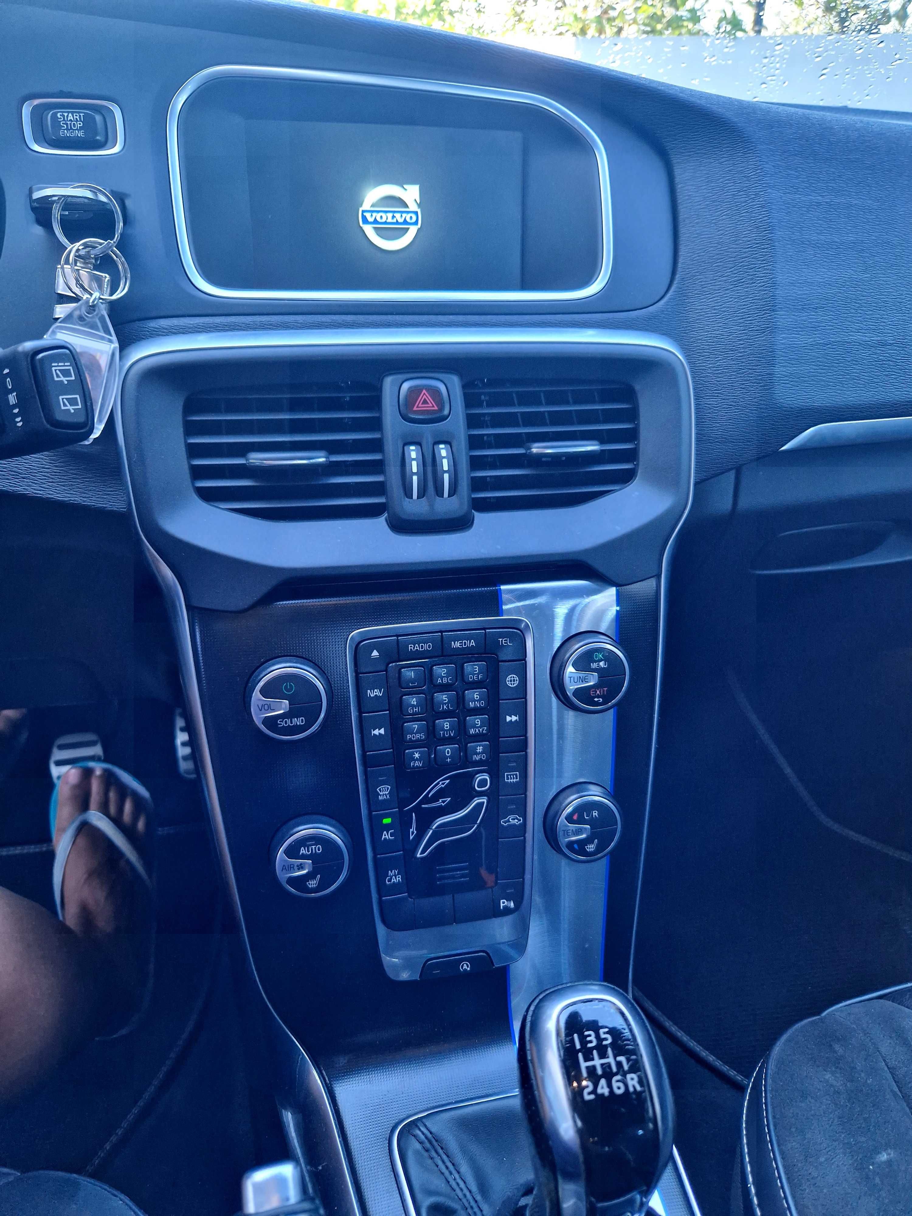 Volvo V40 R- Design 2.0 D2