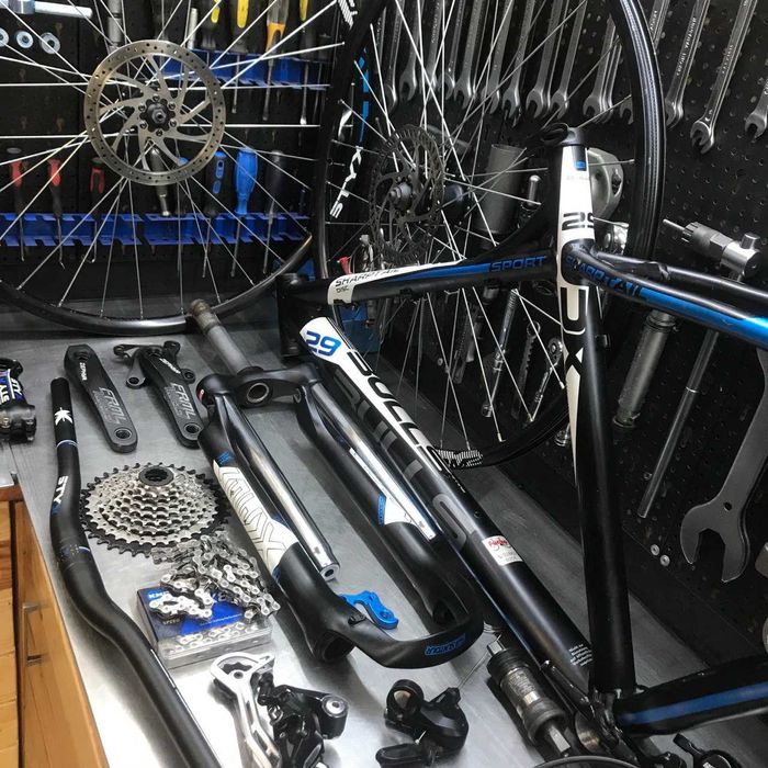 Ремонт велосипедів, спицювання коліс, встановлення електропакетів.