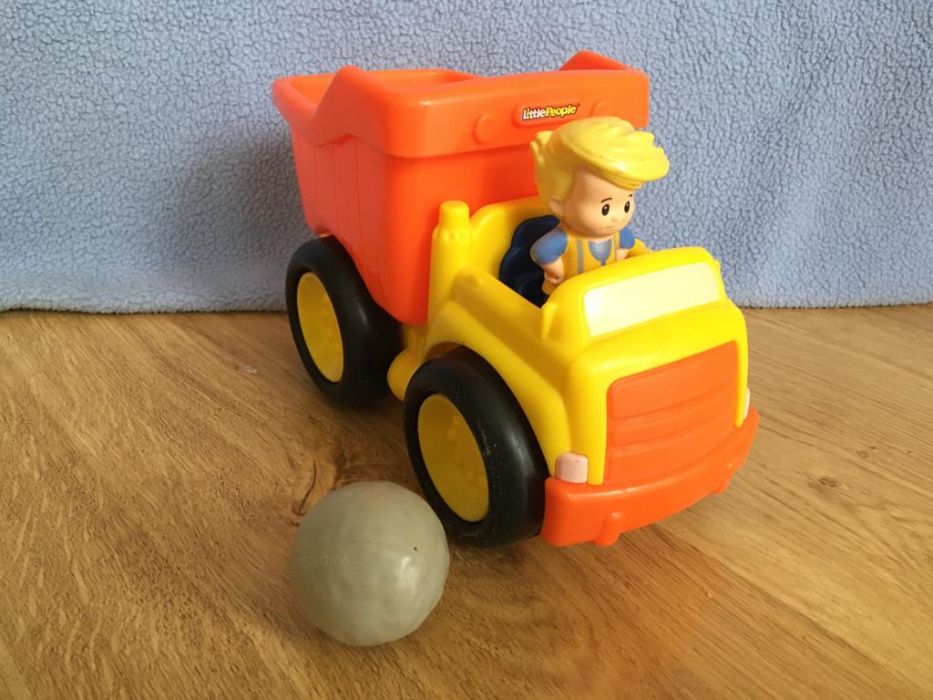 Ciężarówka wywrotka Little People auto z dźwiękiem i gratis klocki.