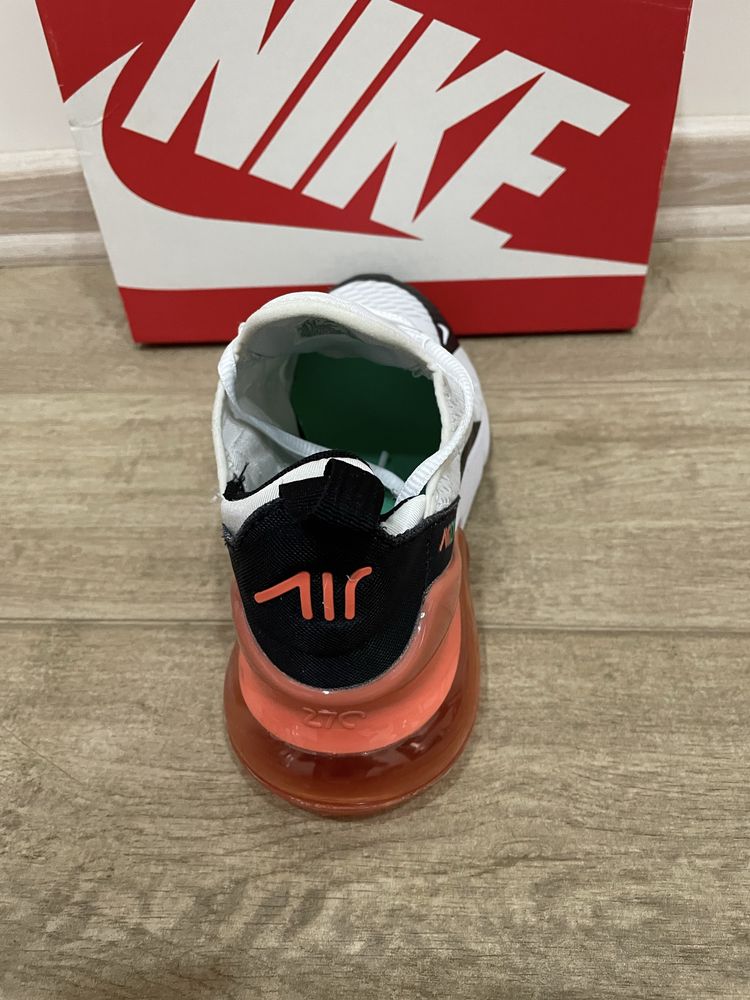 Nike AIR MAX 270