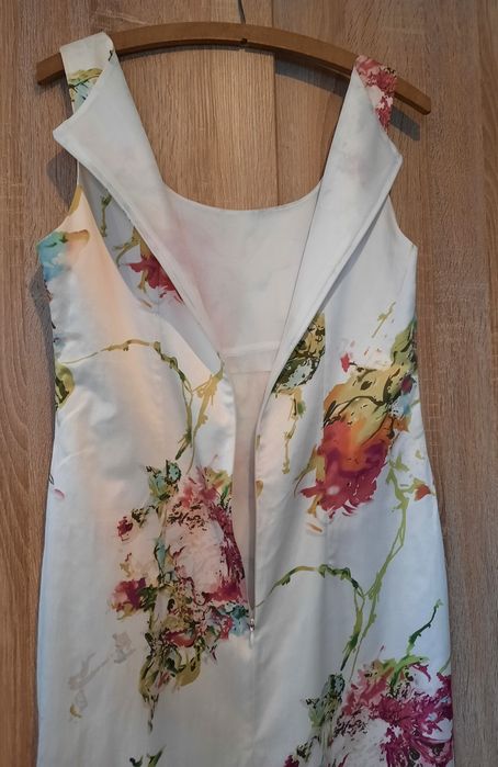 Sukienka wizytowa bez rękawów   40