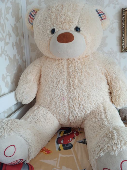 Великий плюшевий ведмідь іграшка