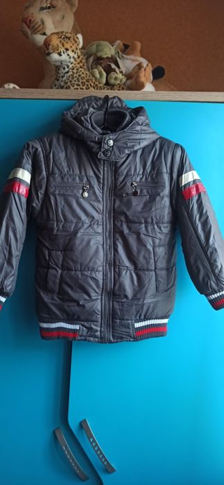 Продам  зимові та демісезонні курточки.