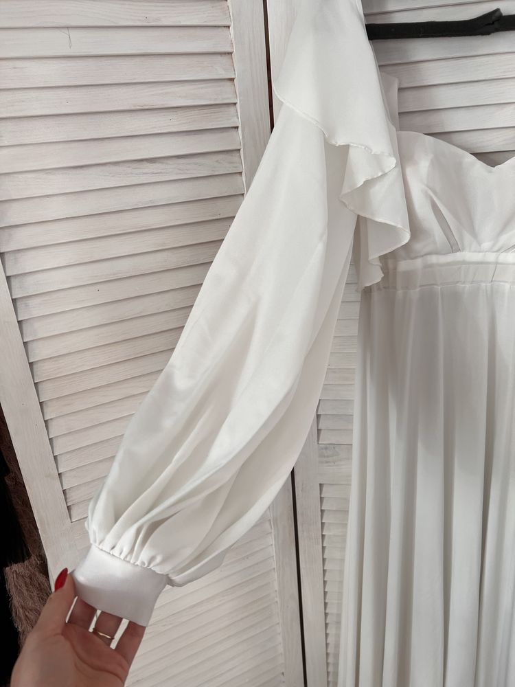 Biala suknia ciazowa do sesji zdjeciowej fotograficznej