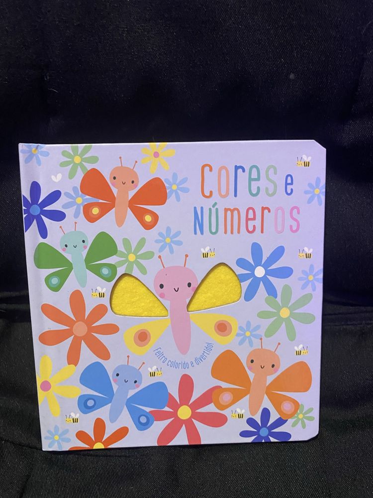 Livro “Cores e Números” - cartonado e com texturas