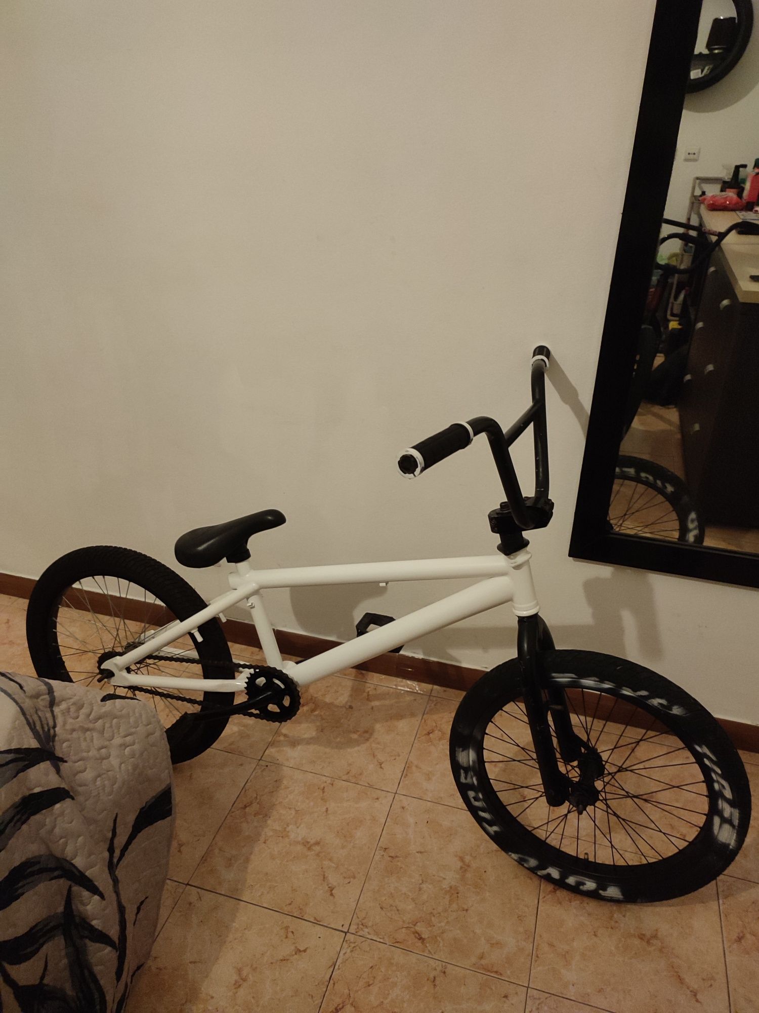 BMX Branca  bom estado