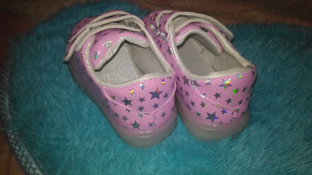 Sapatinhos n.26 com luz, novos
