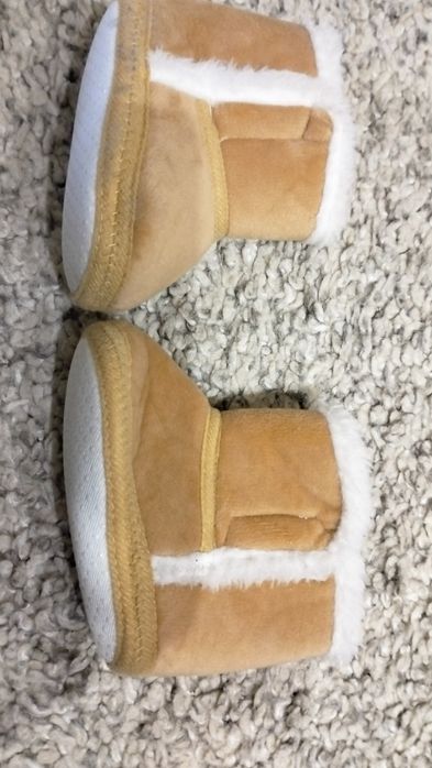 Продам взуття для новонароджених.